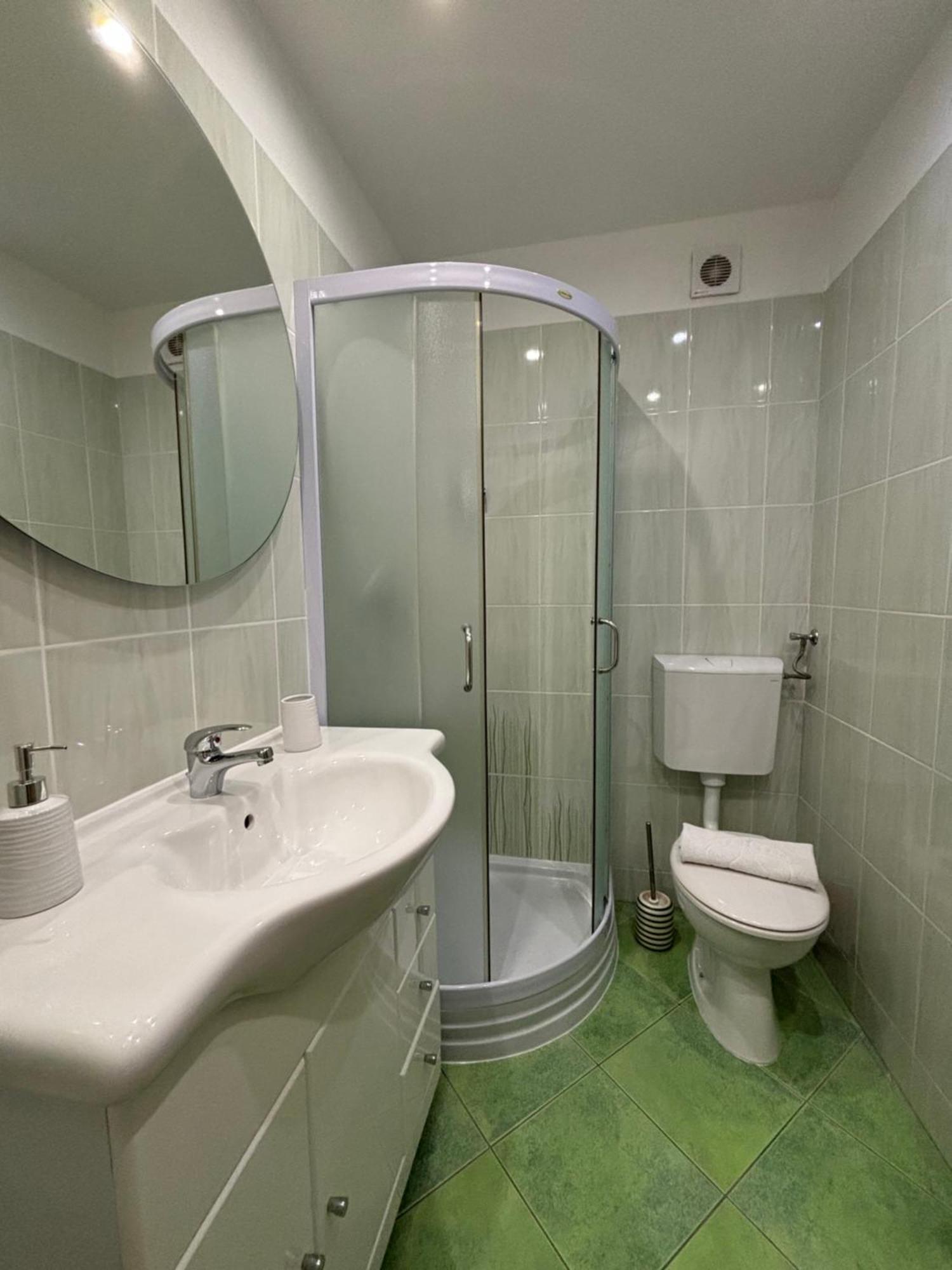 פודסטראנה Apartments One Palm מראה חיצוני תמונה