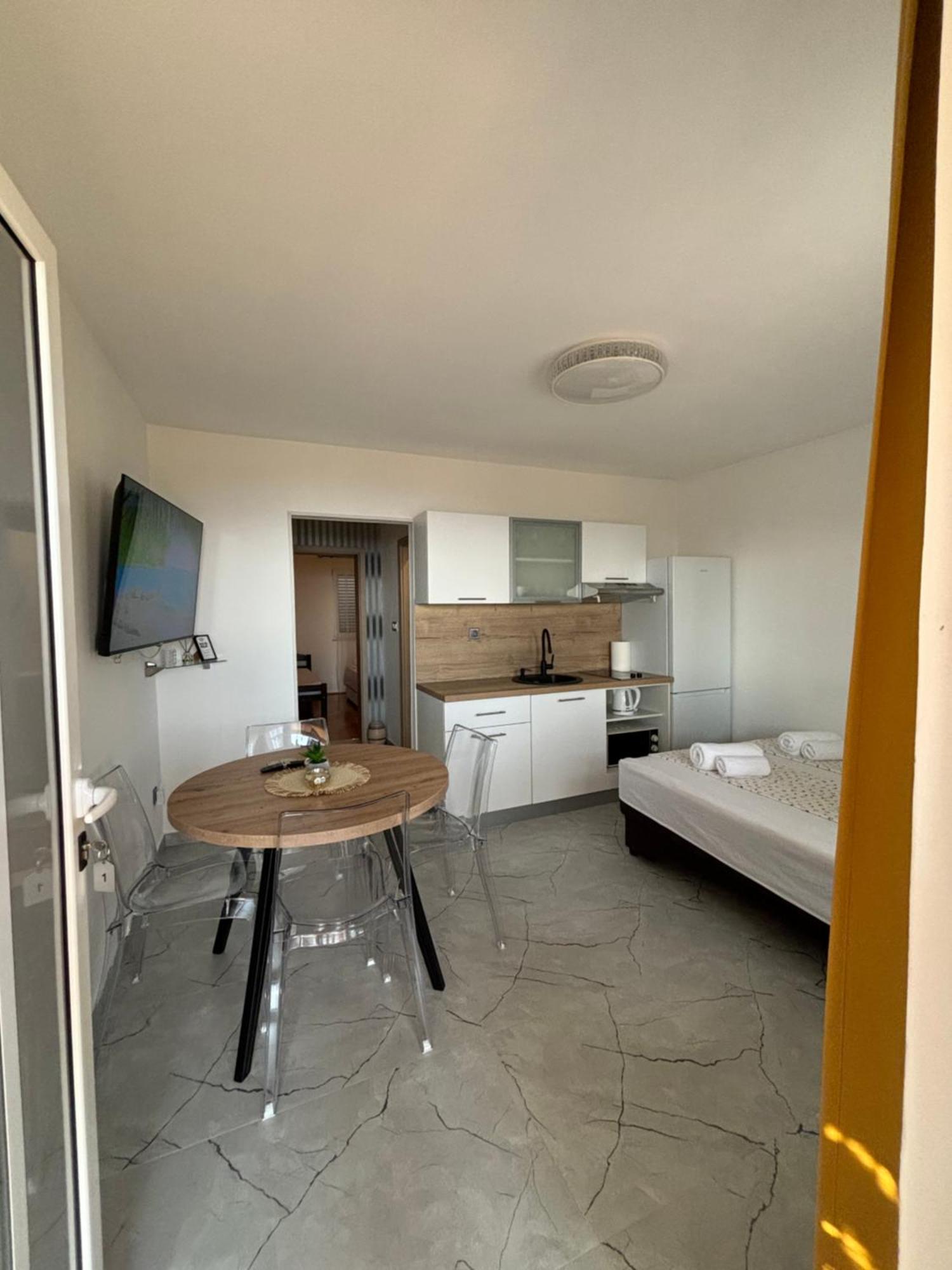 פודסטראנה Apartments One Palm מראה חיצוני תמונה