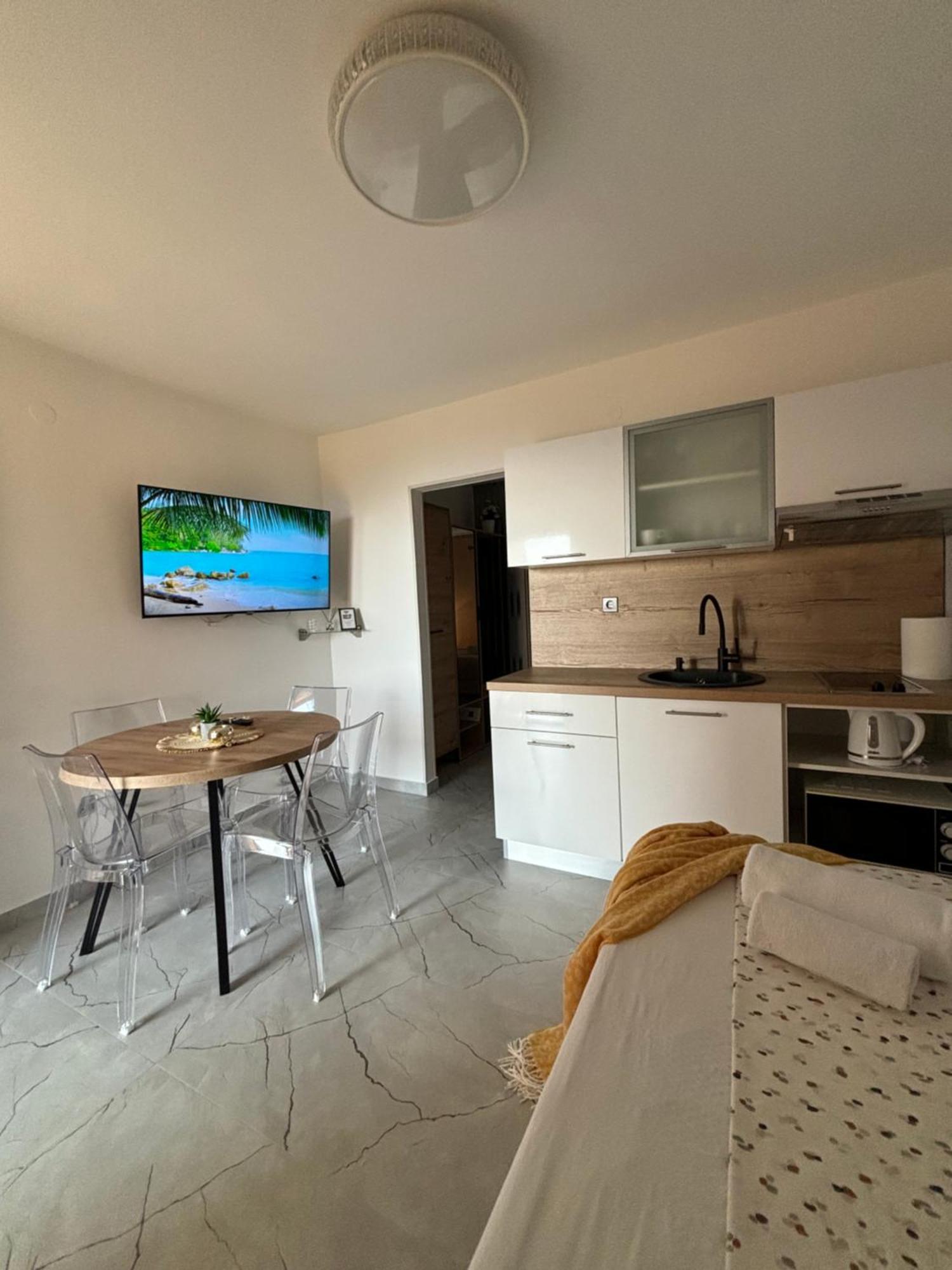 פודסטראנה Apartments One Palm מראה חיצוני תמונה
