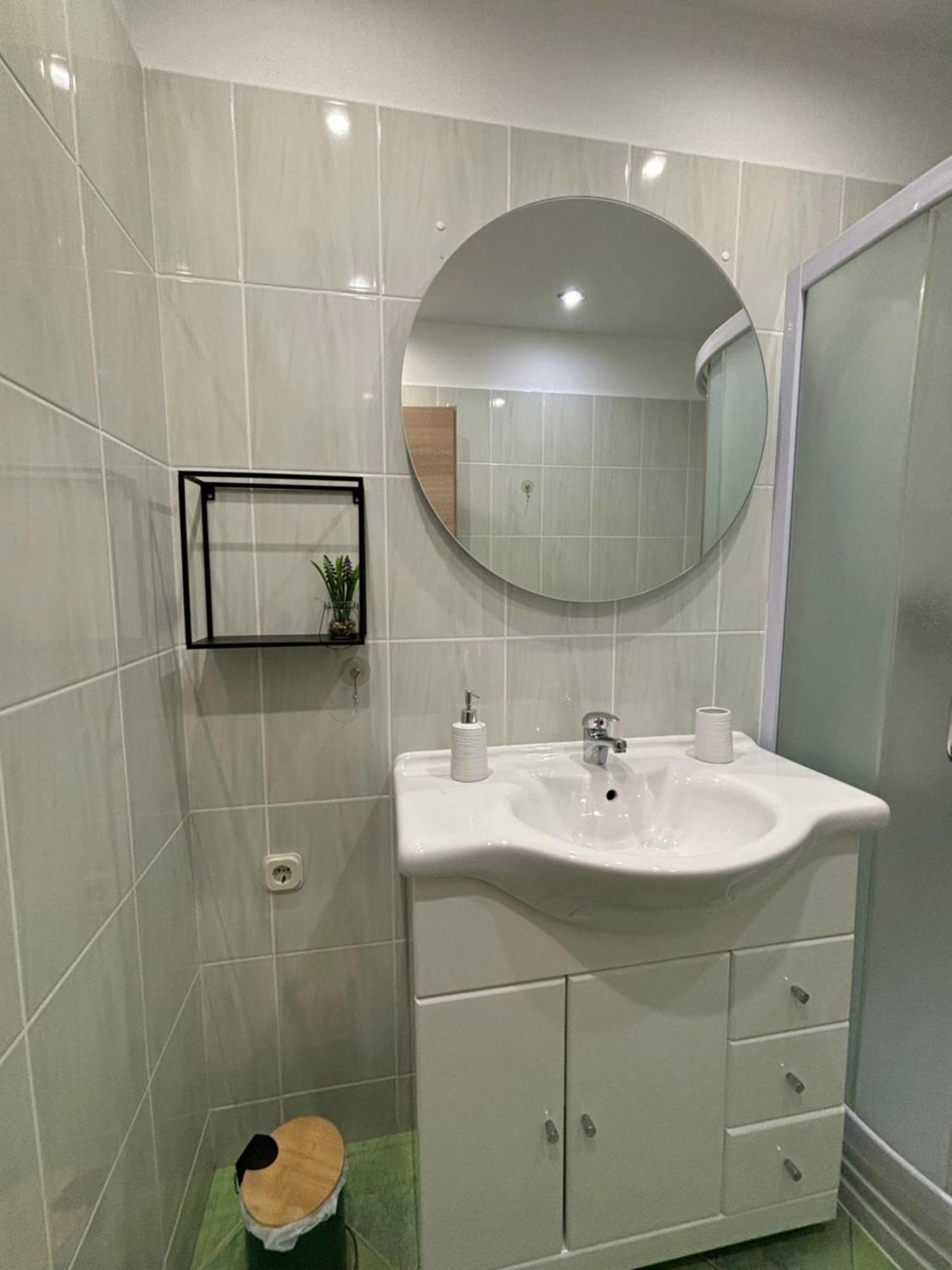 פודסטראנה Apartments One Palm מראה חיצוני תמונה