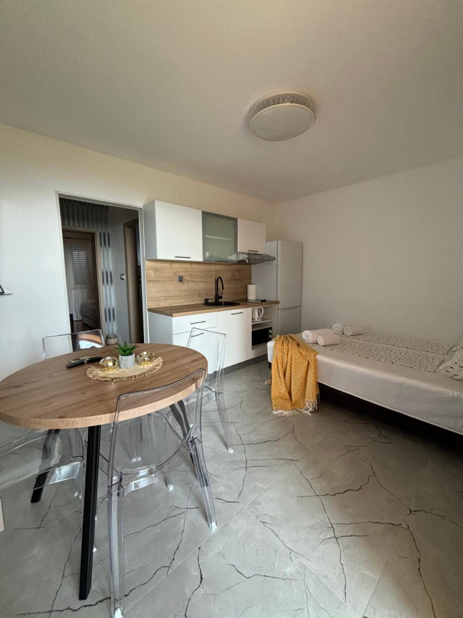 פודסטראנה Apartments One Palm מראה חיצוני תמונה