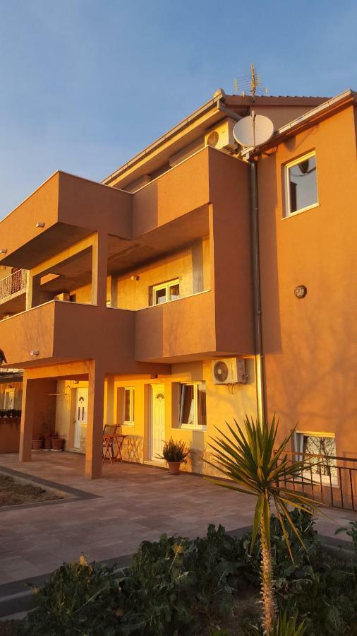 פודסטראנה Apartments One Palm מראה חיצוני תמונה